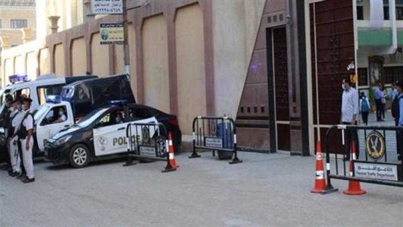 الأجهزة الأمنية تضبط طفلا يسوق سيارة أجرة بالقاهرة
