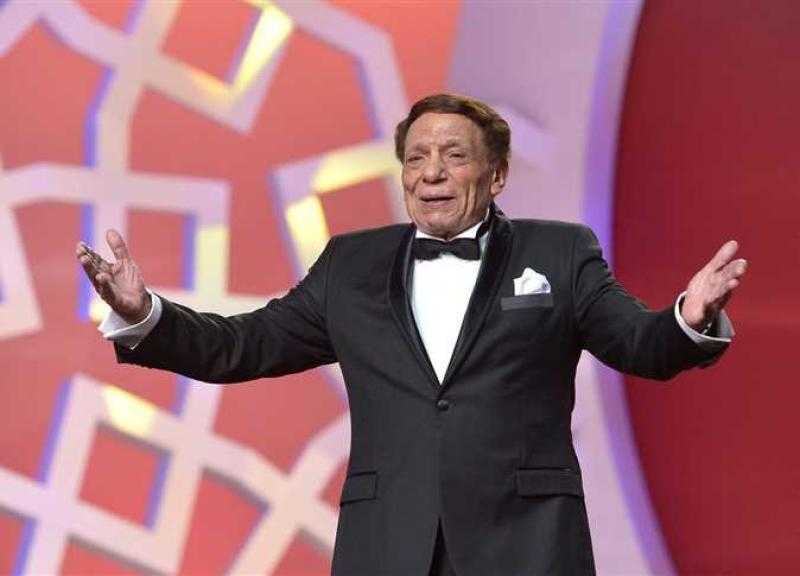 يسرا ولبلبة تحتفلان بعيد ميلاد الزعيم عادل إمام بمشاركة العديد من نجوم الفن
