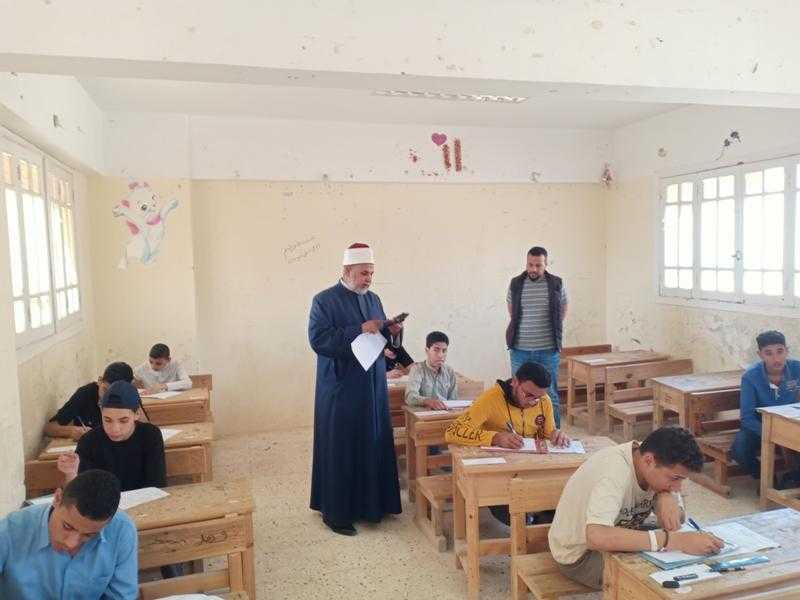 أزهر مطروح: 2792 طالبًا يؤدون امتحانات نهاية العام للشهادتين الابتدائية والإعدادية