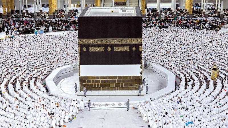 شؤون الحرمين توفر 242 مروحة رذاذ لتلطيف أجواء ساحات المسجد الحرام