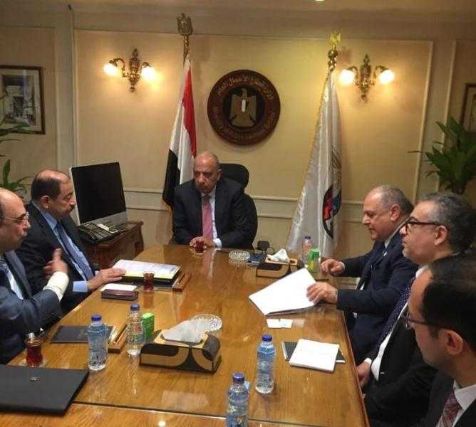 وزير قطاع الأعمال العام يبحث فرص الاستثمار بالمثلث الذهبي