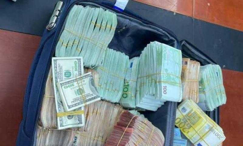 إحباط 3 محاولات لتهريب مبالغ مالية من مطار القاهرة