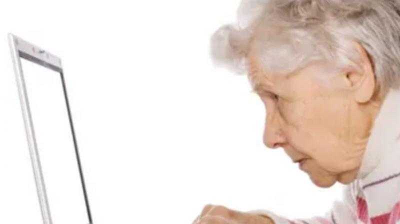 استخدام كبار السن للإنترنت يقلل مخاطر الإصابة بالخرف