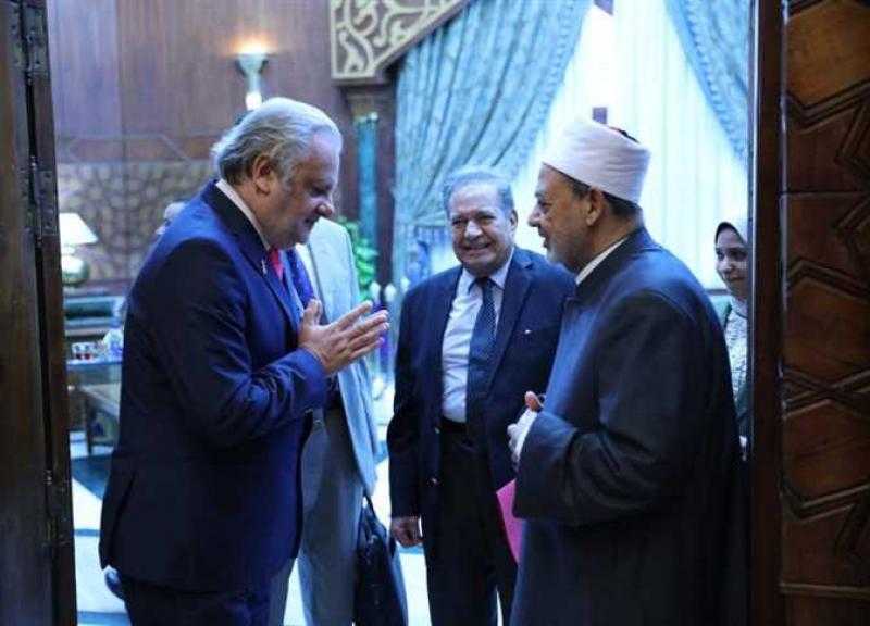 شيخ الأزهر يستقبل سفير بيرو في القاهرة