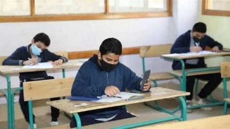 طلاب الشهادة الإعدادية بالجيزة يؤدون اليوم امتحاني اللغة الأجنبية والتربية الدينية