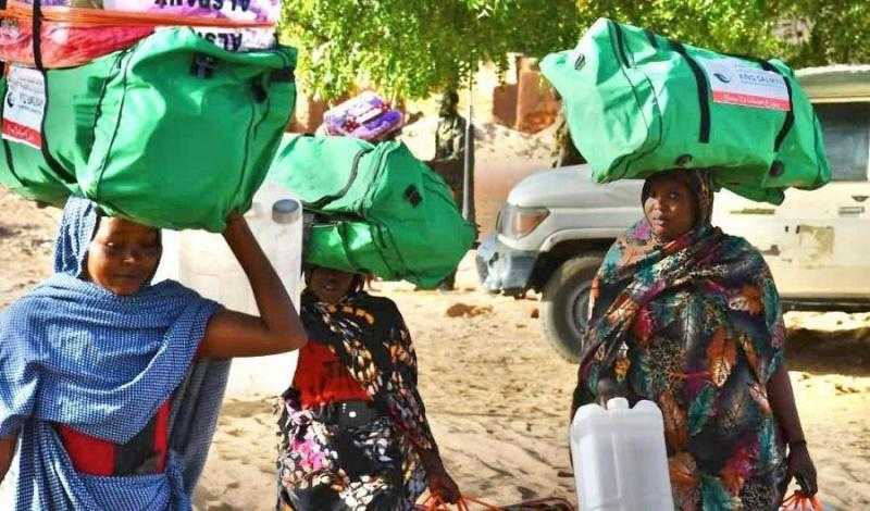 مركز الملك سلمان للإغاثة يوزع مساعدات إغاثية وغذائية للأسر في ولايات السودان