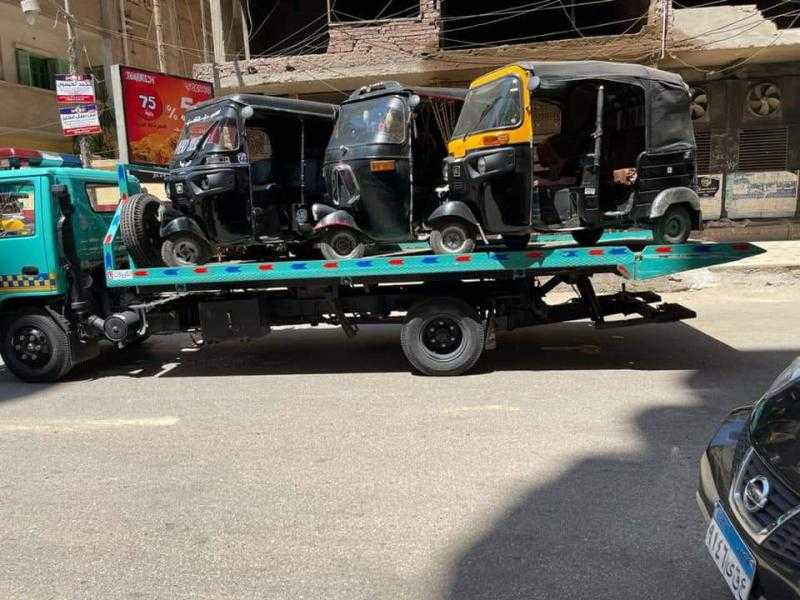 ضبط مركبات ”توك توك” في شوارع المعادي بعد قرار حظرها