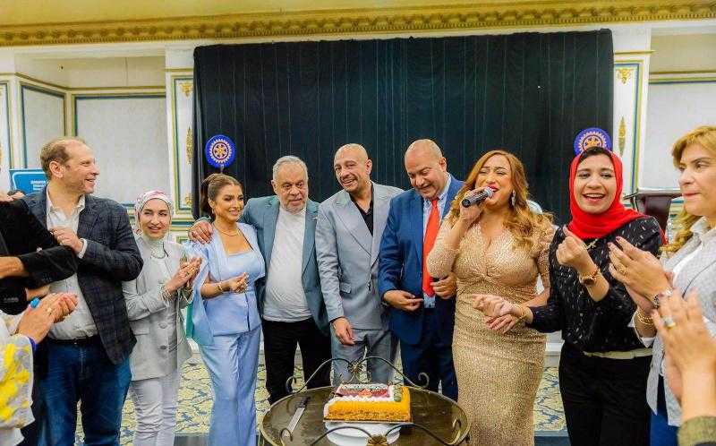 أبطال مسلسل ستهم يحتفلون بعيد ميلاد محمد عبدالحافظ في الإسكندرية.. صور