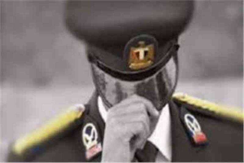 3 أشخاص ينتحلون صفة ضباط شرطة للنصب على المواطنين بالسلام