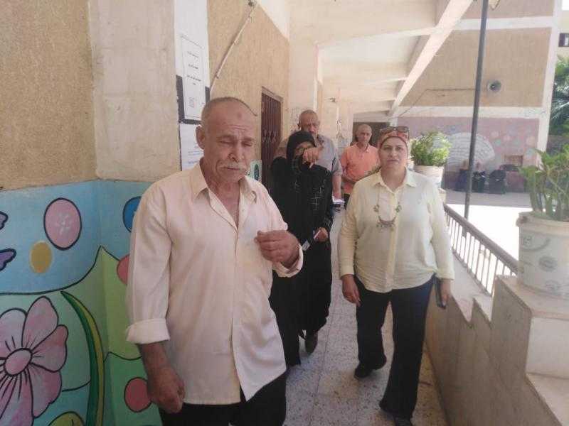 مدير تعليم القليوبية تتفقد لجان تقدير درجات امتحانات الشهادة الإعدادية