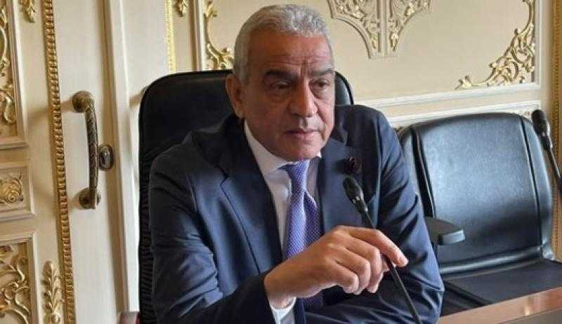 طلب إحاطة لاستثناء بعض المصانع من تدبير العملة لسداد مديونيتها