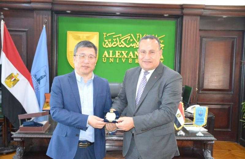 رئيس جامعة الإسكندرية: نحرص على التعاون مع الجامعات العالمية المرموقة | صور