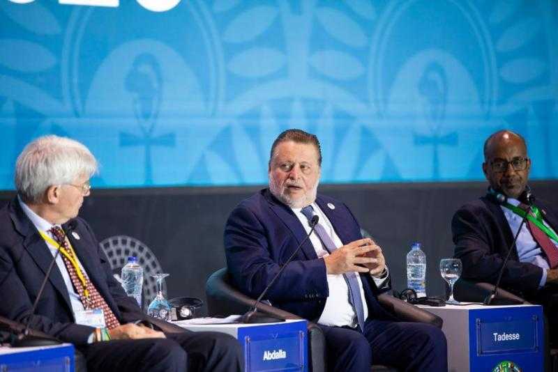 محافظ البنك المركزي يطالب بآليات لتشجيع توسع الاستثمار الخاص بإفريقيا والحد من المخاطر