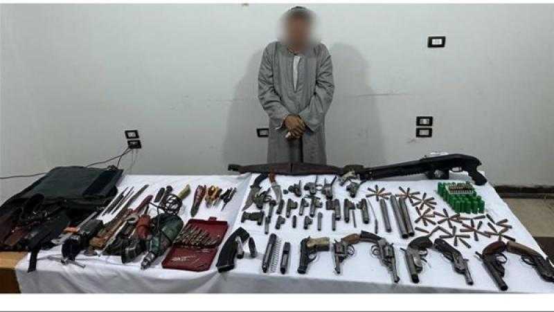 ضبط ورشة تصنيع وإصلاح الاسلحة النارية والاتجار بها في الأقصر