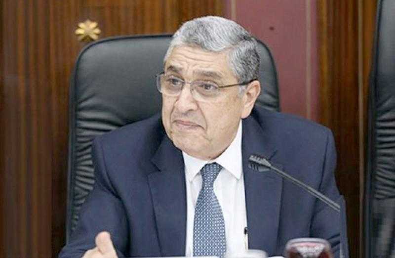 وزير الكهرباء ومحافظ أسوان يشيدان بإنجاز أطقم الصيانة التابعة لشركة نقل الكهرباء لمصر العليا