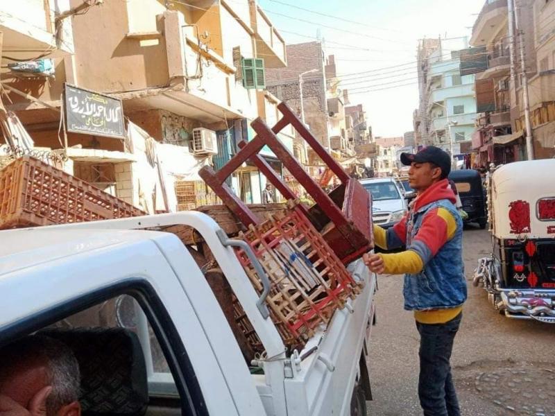 حملة مكبرة بمدينة المراغة بسوهاج على الأسواق والمحال التجارية لرفع الإشغالات