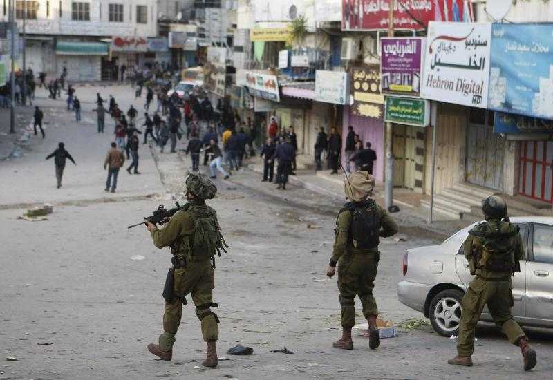 مواجهات بين الفلسطينيين وقوات الاحتلال الإسرائيلي شمال رام الله