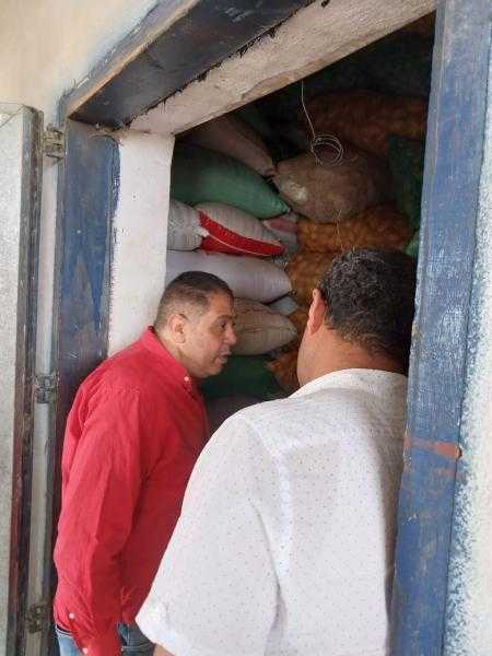 ضبط صاحب ثلاجة بحوزته 77 طن قمح بغرض التداول في السوق السوداء بالدقهلية.. صور