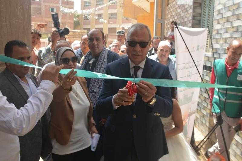 محافظ القليوبية يتفقد عددا من المنازل بمدينة القناطر الخيرية بعد تطويرها.. صور