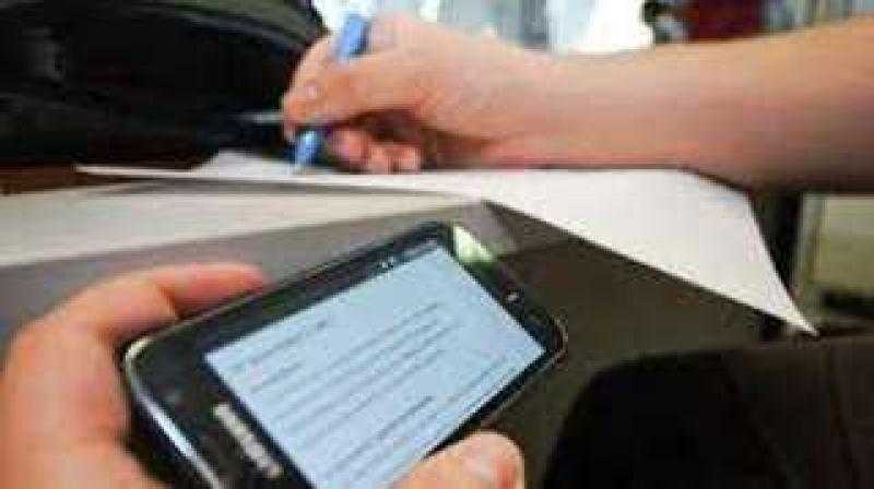 القبض على أدمن أحد جروبات شاومينج لتسريب الامتحانات بمقابل مادي