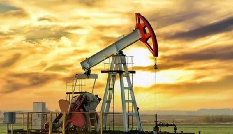 النفط يصعد بعد التوصل لاتفاق مبدئي لسقف الدين الأمريكي