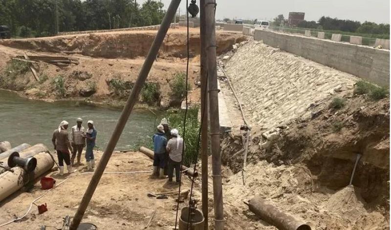 بدء أعمال إنشاء الكوبري المعدني أعلى مصرف المحسمة في الإسماعيلية