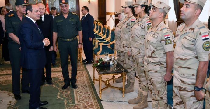 السيسي يلتقي عددا من مربي الخيول العربية