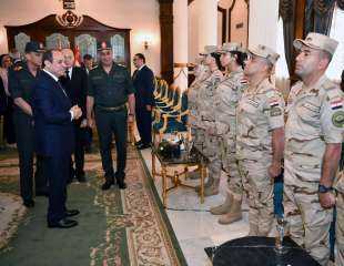 السيسي يلتقي عددا من مربي الخيول العربية