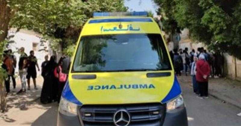 مصرع شخص وإصابة 3 آخرين في تصادم سيارة ربع نقل برصيف طريق اسكندرية