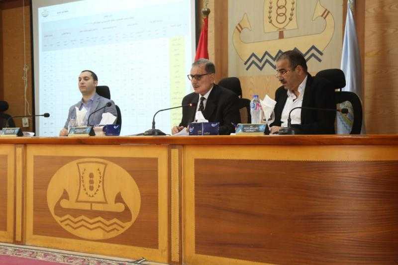 محافظ كفر الشيخ يناقش الخطة الاستثمارية ويوجه بسرعة الانتهاء من المشروعات الجاري إنشاؤها