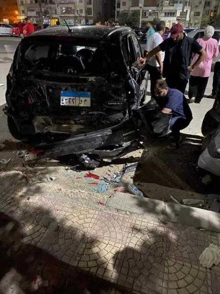 مصرع طبيب وابنته في حادث تصادم سيارة أثناء عبورهما الطريق