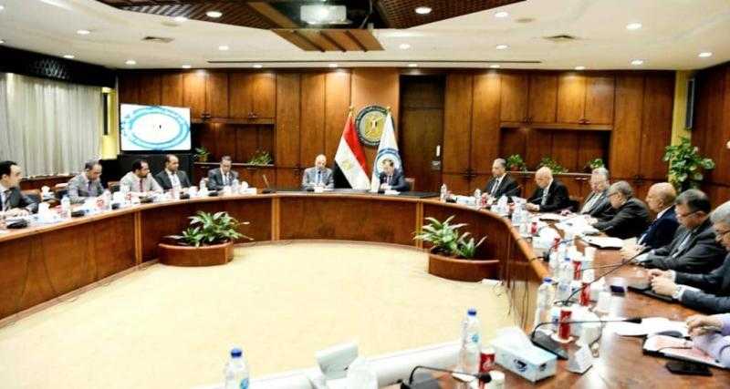 طارق الملا يلتقي وزير الري لبحث التعاون والتنسيق الكامل بين الوزارتين