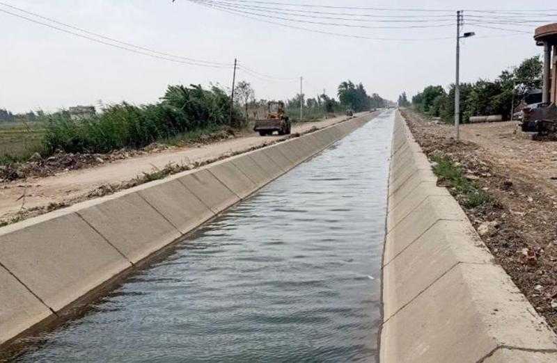 محافظ كفرالشيخ: تبطين وتكسية وتأهيل 393 كيلو مترًا من الترع العمومية | صور