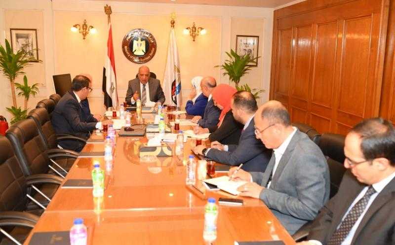 وزير قطاع الأعمال العام يبحث مع رئيس ”مدينة دمياط للأثاث” فرص الاستثمار