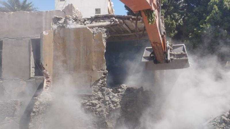 إزالة 6 عقارات من ”عرب آل يسار” في حي الخليفة