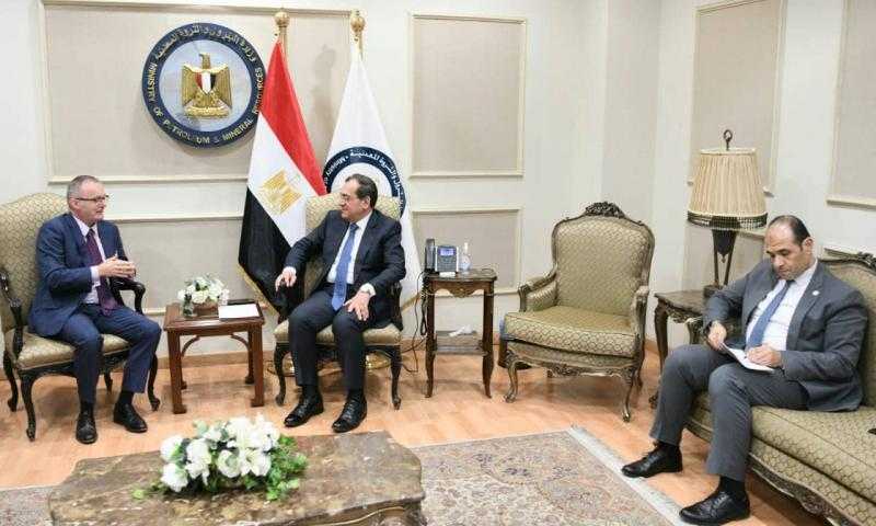 وزير البترول يبحث مع السفير التشيكي بالقاهرة التعاون بين البلدين