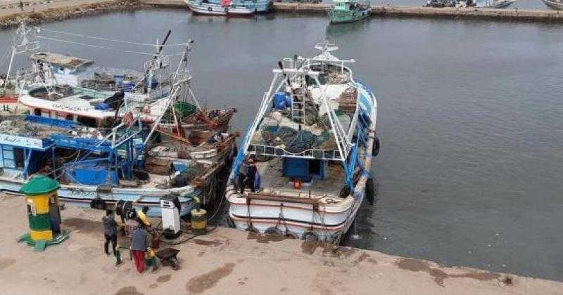 إبحار 97 مركب صيد بالبرلس بعد تحسن الأحوال الجوية