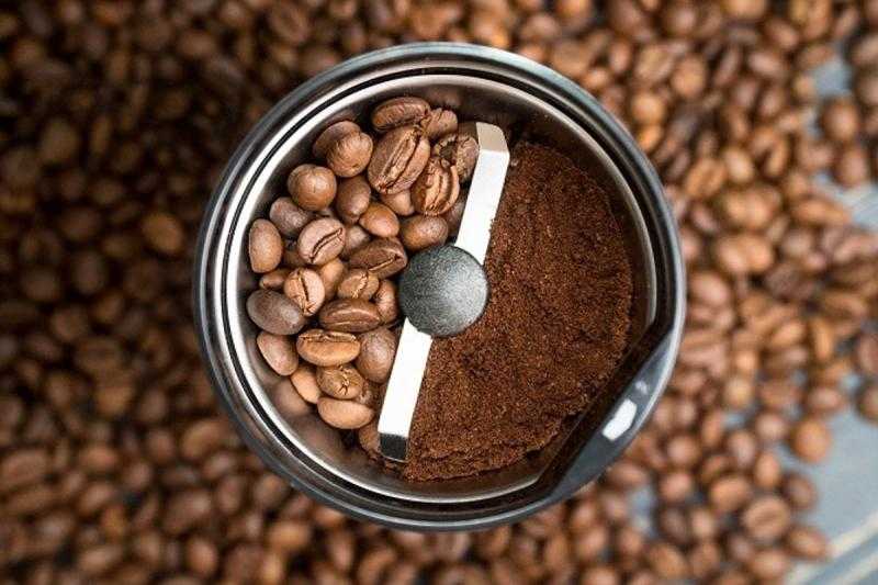 خطوات حفظ القهوة المطحونة بالفريزر