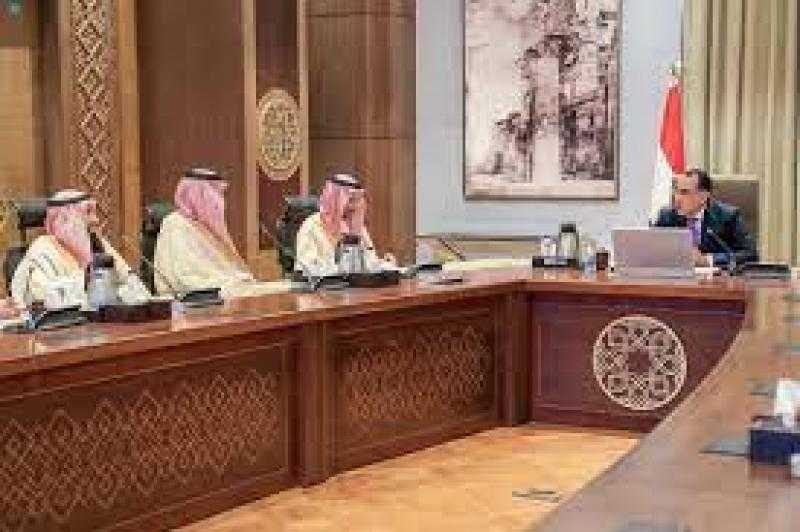 وزير الصناعة السعودي يبحث مع رئيس الوزراء المصري تعزيز العلاقات بين البلدين