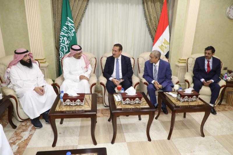 محافظ المنوفية ورئيس الغرفة التجارية يبحثان التعاون مع وزير الصناعة السعودي| صور