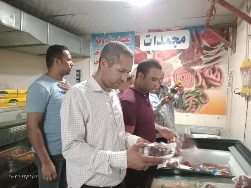 محافظ سوهاج: حملات تموينية لضبط الأسواق وتحرير 2899 محضرًا | صور