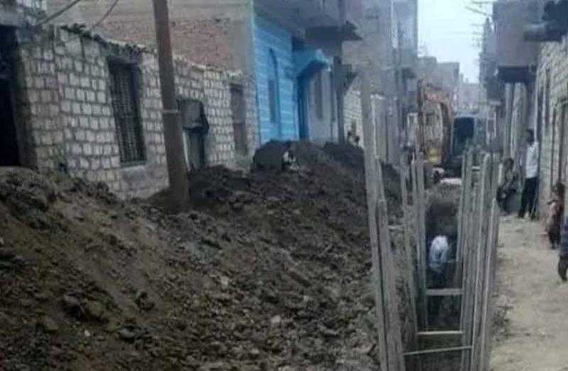 بدء العمل في مشروع محطة الصرف الصحي بقرية الفيما بمركز أخميم | صور