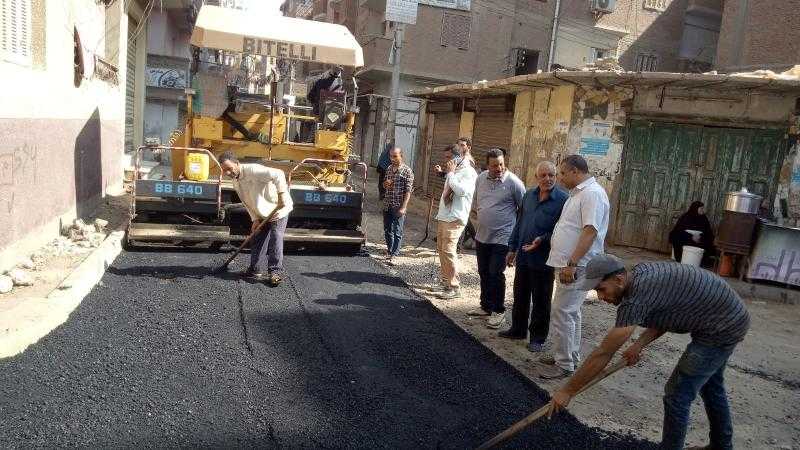 بدء أعمال الرصف بشارع الناصر بمدينة أشمون بالمنوفية | صور