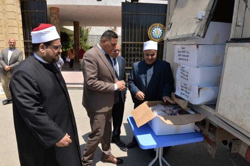 محافظا القاهرة والدقهلية يتفقدان سيارات لحوم صكوك الأوقاف قبل توزيعها على المستحقين