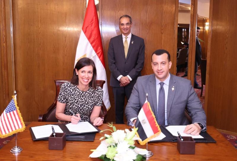 ”الاتصالات” توقع مذكرة تفاهم مع هيئة الاتصالات الفيدرالية الأمريكية بالمؤتمر العالمي بشرم الشيخ