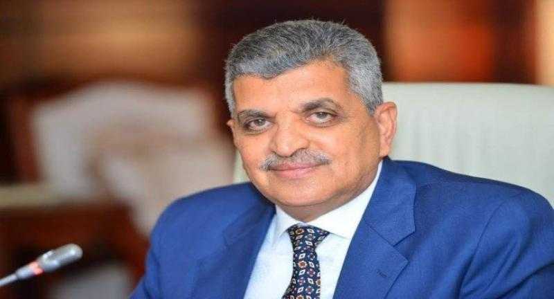 الفريق أسامة ربيع يعلن عبور ناقلة البترول «SEAVIGOUR» لقناة السويس بعد إصلاحها