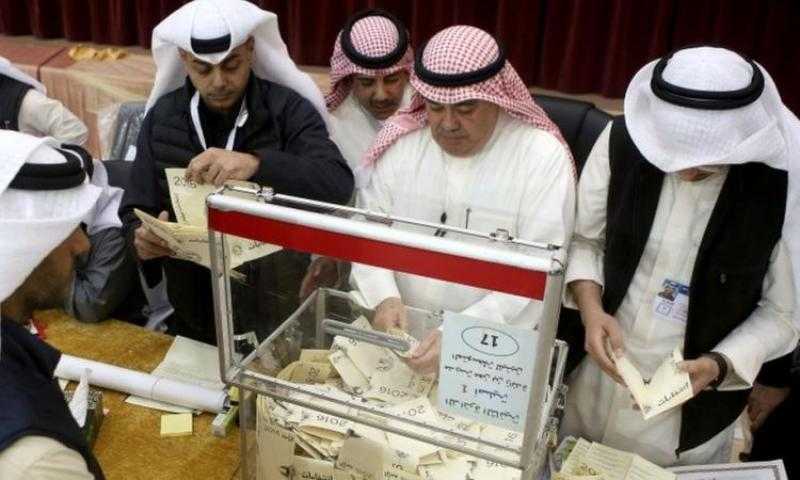 بدء التصويت في انتخابات مجلس الأمة بالكويت وسط إجراءات أمنية مشددة