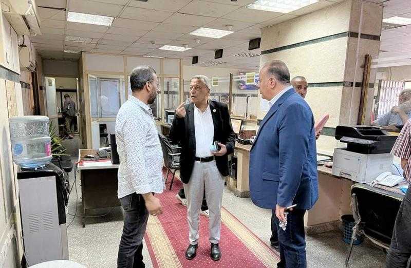 رئيس حي مصر القديمة يتفقد المركز التكنولوجي