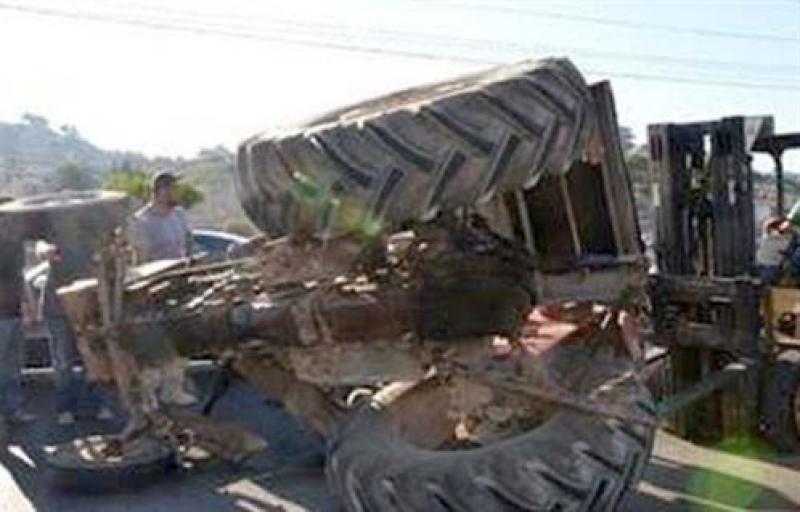 مصرع شخص وإصابة نجله في انقلاب جرار زراعي بسوهاج