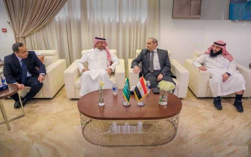 وزير الصناعة السعودي يبحث تعزيز التعاون مع ”مدينة الدواء” في مصر